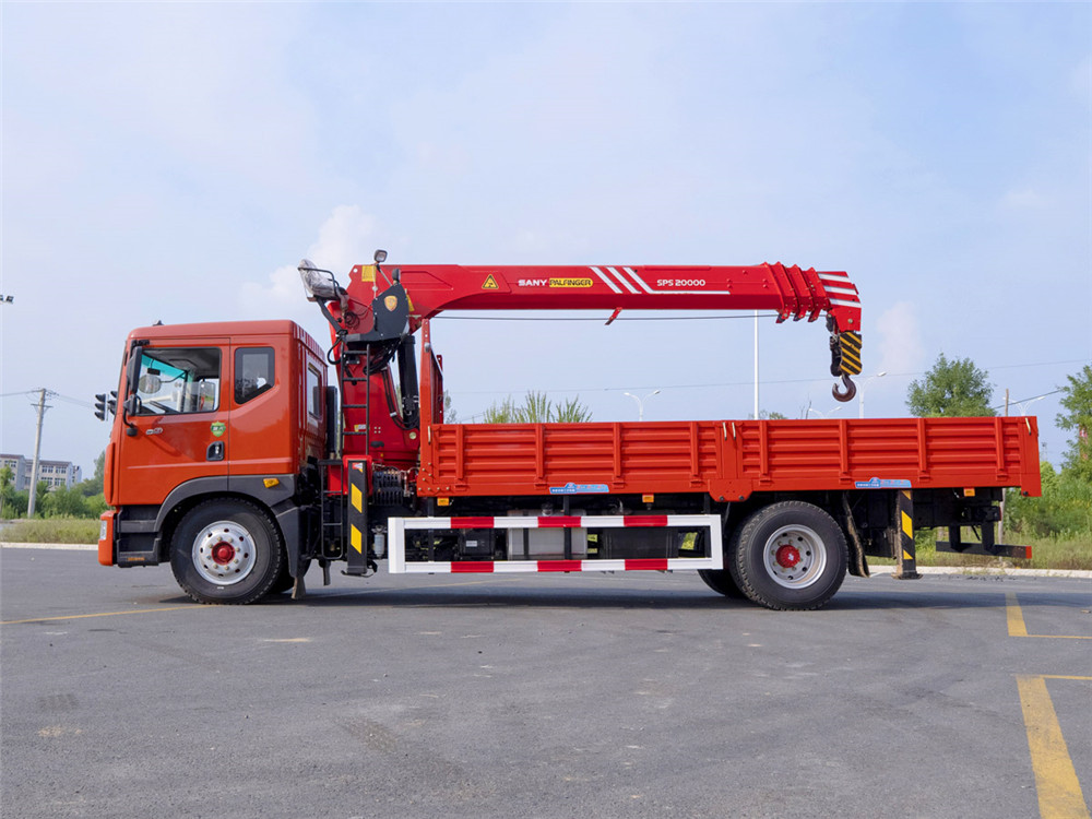 東風多利卡D9排半單橋上裝三一8噸4節(jié)臂